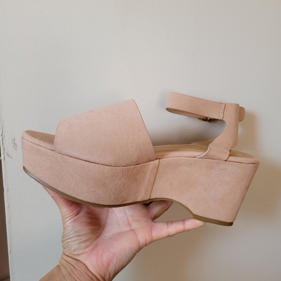 Size 9 shoe - Picture 2 of 3